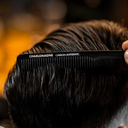 Charlemagne Carbon-Haarkamm - Feinzahn, 18 cm - Antistatisches Finish - Herrenkamm - Bruchsicherer Friseurkamm für Herren - Kompakte Größe - Bartkamm