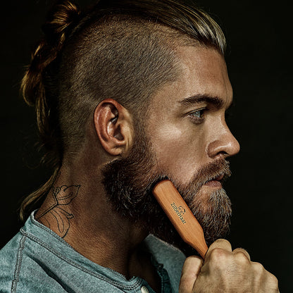 ZilberHaar Bartbürste (Harte Borsten) | 100% Wildschweinborsten und Deutsches Birnbaumholz | Mit Allen Bartbalsams und -Ölen Verwendbar | In Deutschland Hergestellt